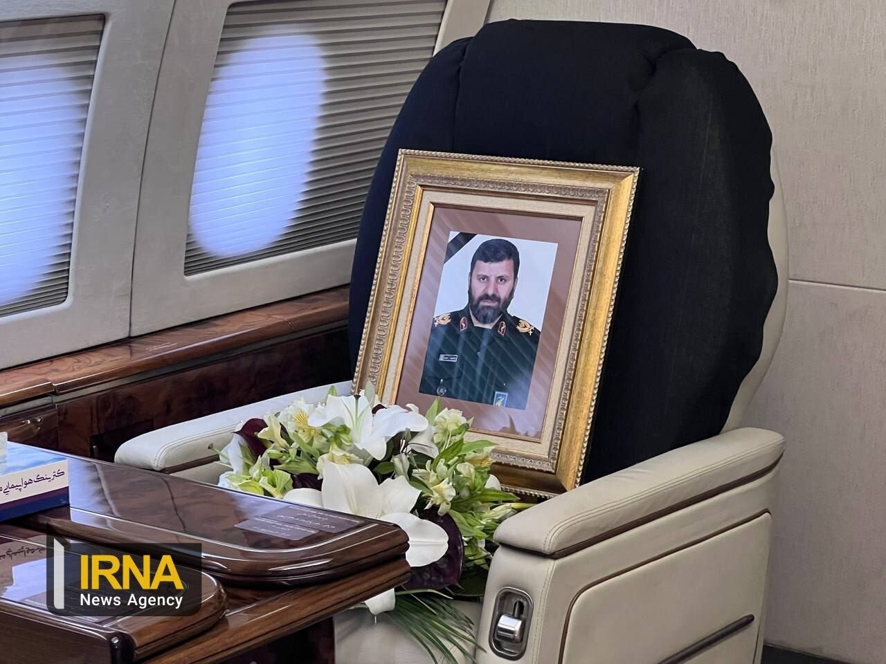 تصاویری از داخل هواپیمای ریاست جمهوری پس از به شهادت رسیدن ایشان