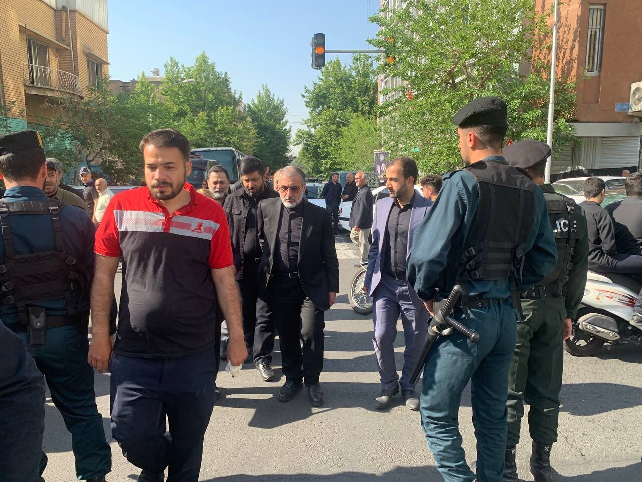 تصاویری از مقامات بلندپایه نظامی سیاسی در خیابا‌ن‌های تهران جهت تشییع پیکر ابرایهم رئیسی و همراهان