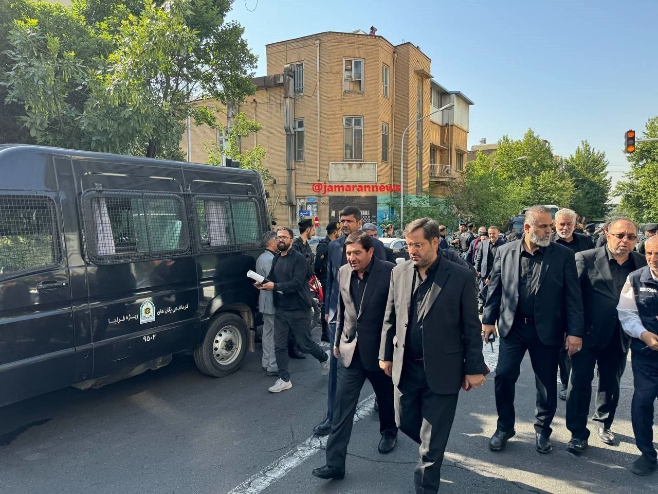 تصاویری از مقامات نظامی و سیاسی در خیابا‌ن‌های تهران جهت تشییع پیکر ابراهیم رئیسی و همراهان
