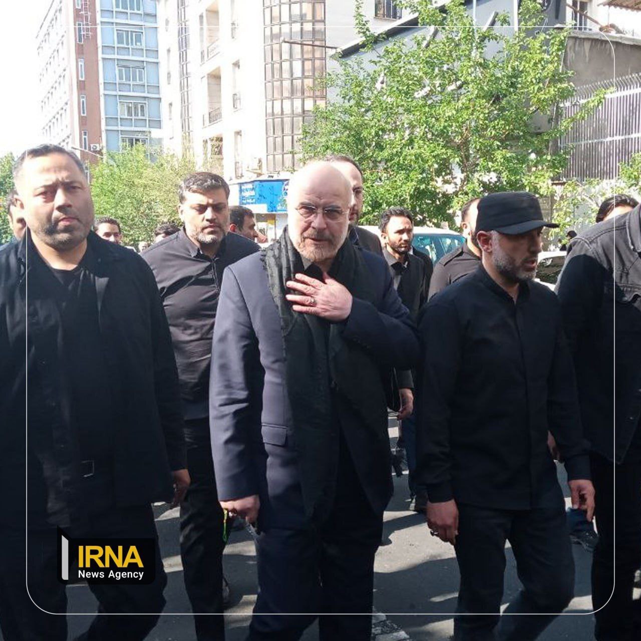 تصاویری از مقامات نظامی و سیاسی در خیابا‌ن‌های تهران جهت تشییع پیکر ابراهیم رئیسی و همراهان