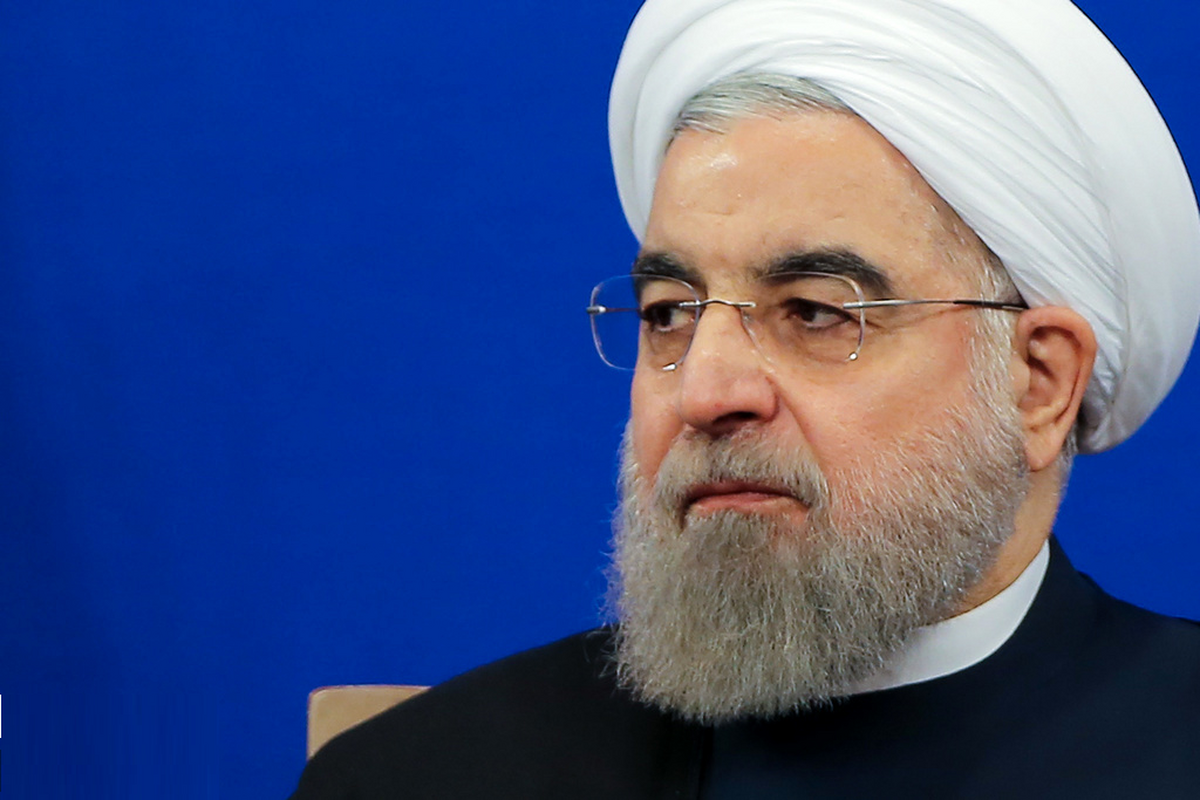 نامه دفتر روحانی به رئیس صداوسیما: چند نفر از کاندیداها مناظره اول را تبدیل به جلسه اتهام‌زنی به دولت‌های یازدهم و دوازدهم کرده‌اند/ ادعاهای مطرح شده مصداق بارز نشر اکاذیب و افترا است/ فرصت پاسخگویی بدهید