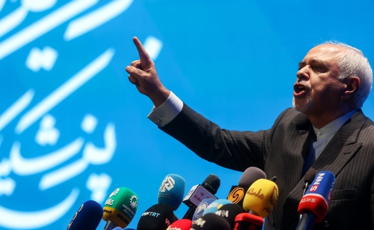 ظریف: جلیلی تا دیروز سنگ اندازی می‌کرد، اما اگر رئیس‌جمهور شود، «خود سنگ خواهد بود»