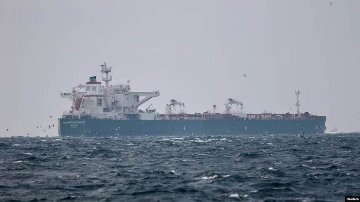 ادعای رویترز: کشتی حامل دو میلیون بشکه نفت ایران دچار سانحه و آتش‌سوزی شد
