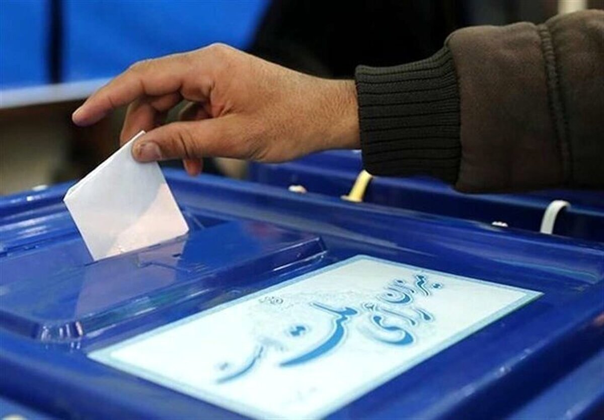 عکس؛ هادی غفاری و سردار دهقان در یک شعبه رأی دادند/ اژه‌ای در صف رأی دادن
