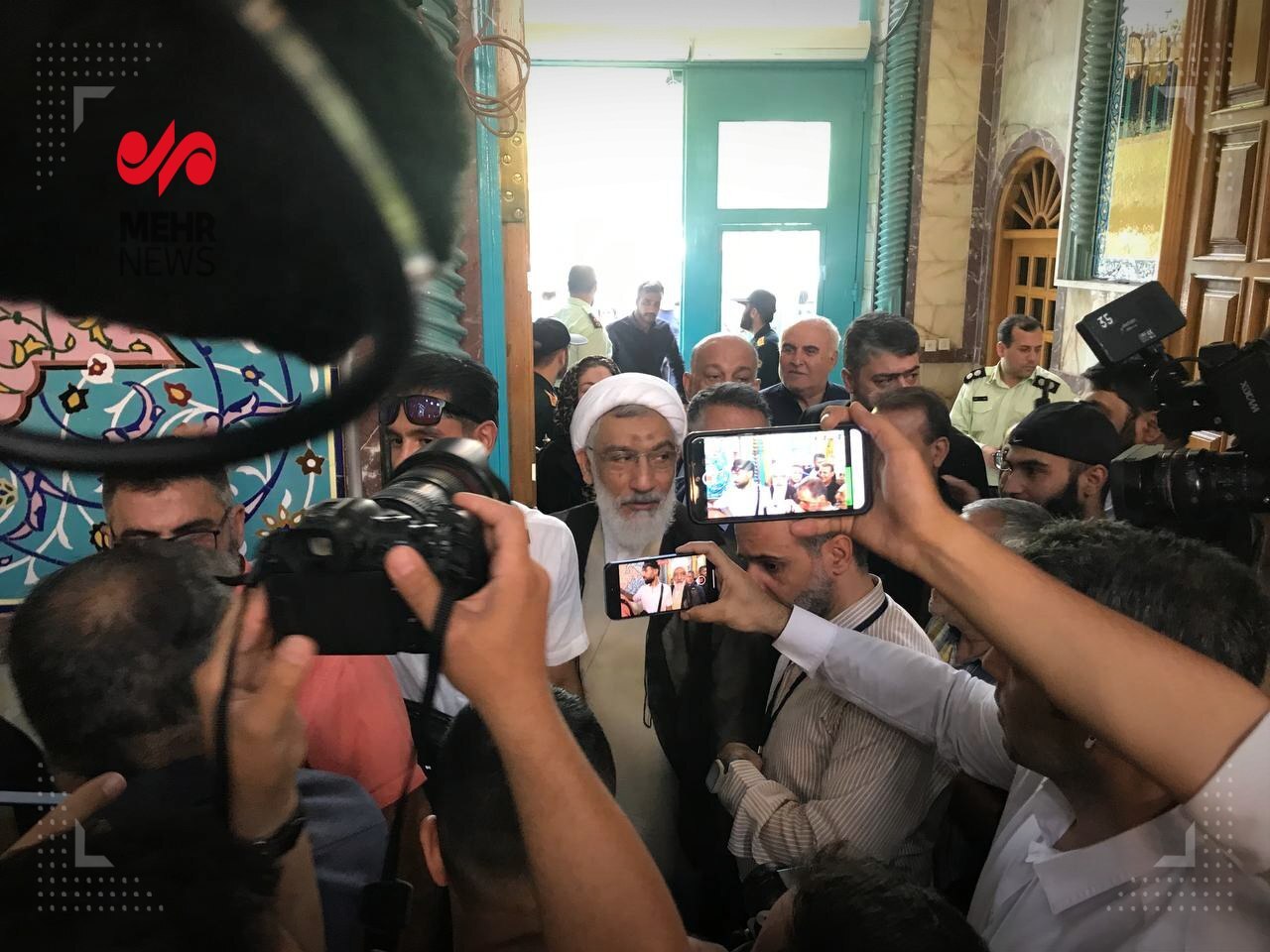 عکس؛ پورمحمدی در حسینیه ارشاد رأی خود را به صندوق انداخت