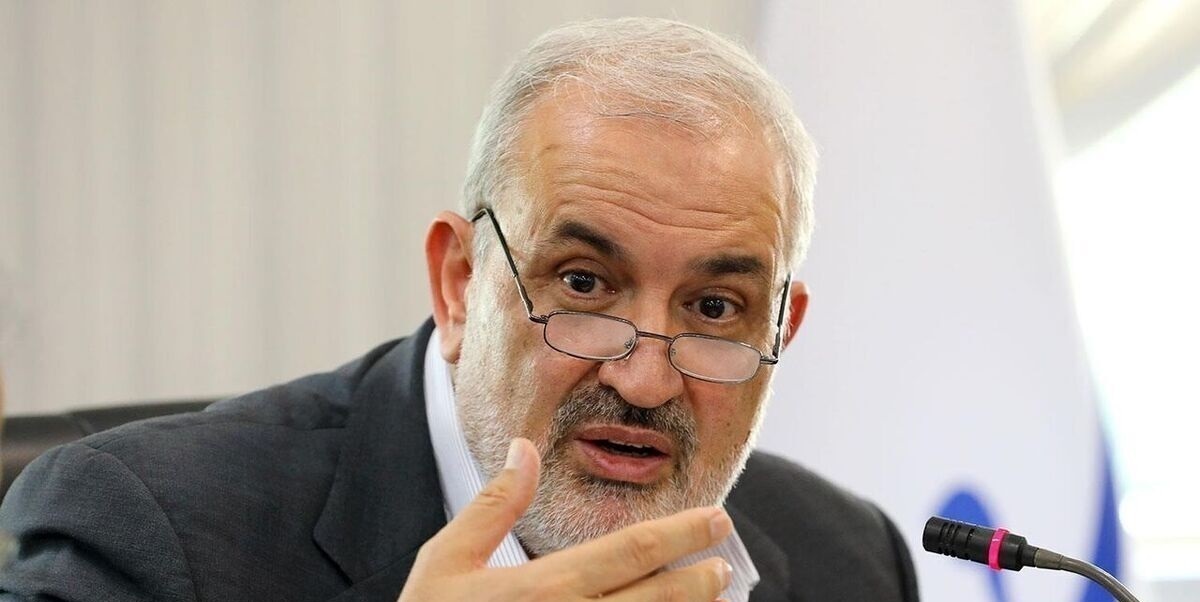 کیهان پنجشنبه: وزیر صمت دولت سیزدهم ناکارامد است / کیهان شنبه:خیلی هم کارامد است