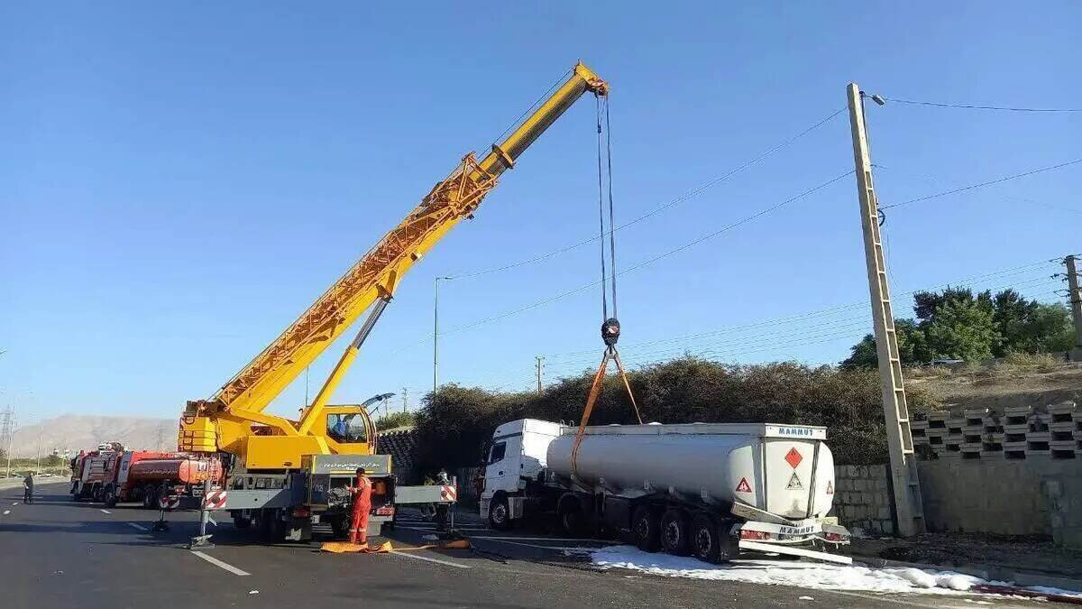 واژگونی تانکر سوخت در بزرگراه آزادگان