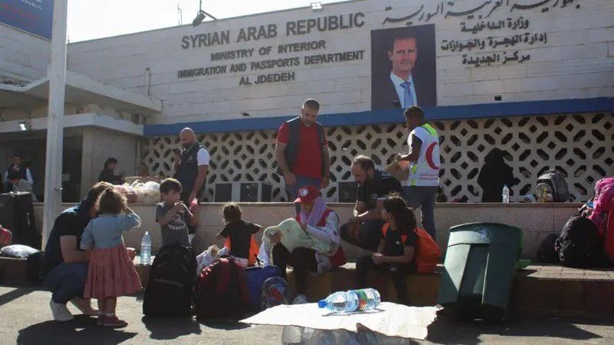 بیروت: در نتیجه حملات اسرائیل، ۴۰۰ هزار نفر از لبنان به سوریه پناه برده‌اند